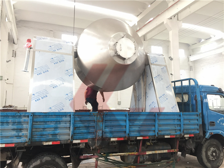 熱銷 SZG-3000型雙錐回轉真空幹燥機的發貨現場